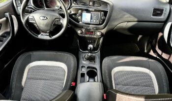 KIA CEE’D SW 1.6 GDI EX Prémium MAGYAR-VEZ.SZ.KÖNYV-KAMERA-ÜL.FŰTÉS-GYÁRI GARANCIA-66.000KM! teljes