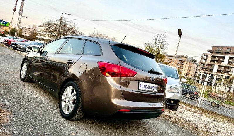 KIA CEE’D SW 1.6 GDI Limitált Prémium VEZ.SZ.KÖNYV-NAVI-KAMERA-TEMPOMAT-LED-SÉR.MENTES! teljes