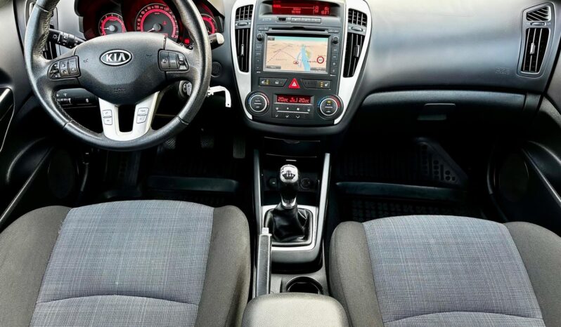 KIA CEE’D SW 1.6 TX EURO5 VEZ.SZ.KÖNYV-DIGITKLIMA-NAVI-TOL.KAMERA-ÜLÉSFŰTÉS-SÉR.MENTES !! teljes