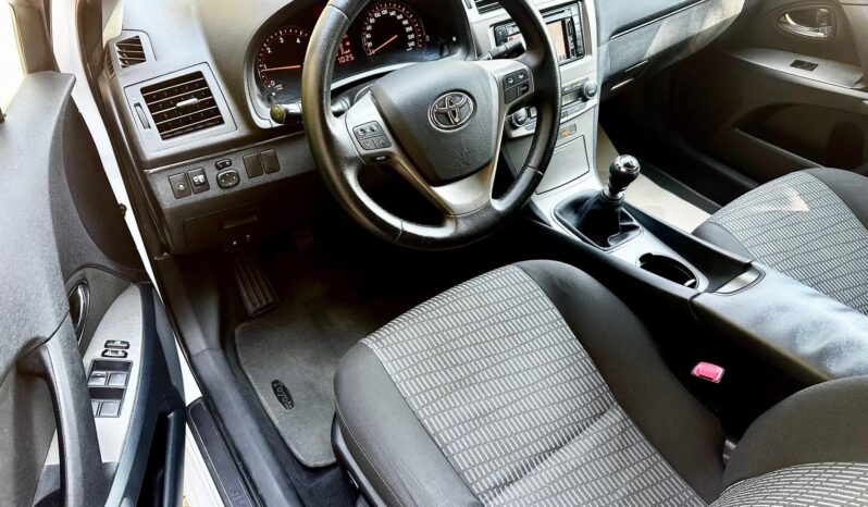 TOYOTA AVENSIS Wagon 2.0 D-4D Sol MAGYAR-KÉT TULAJ-KAMERA-NAVIGÁCIÓ teljes