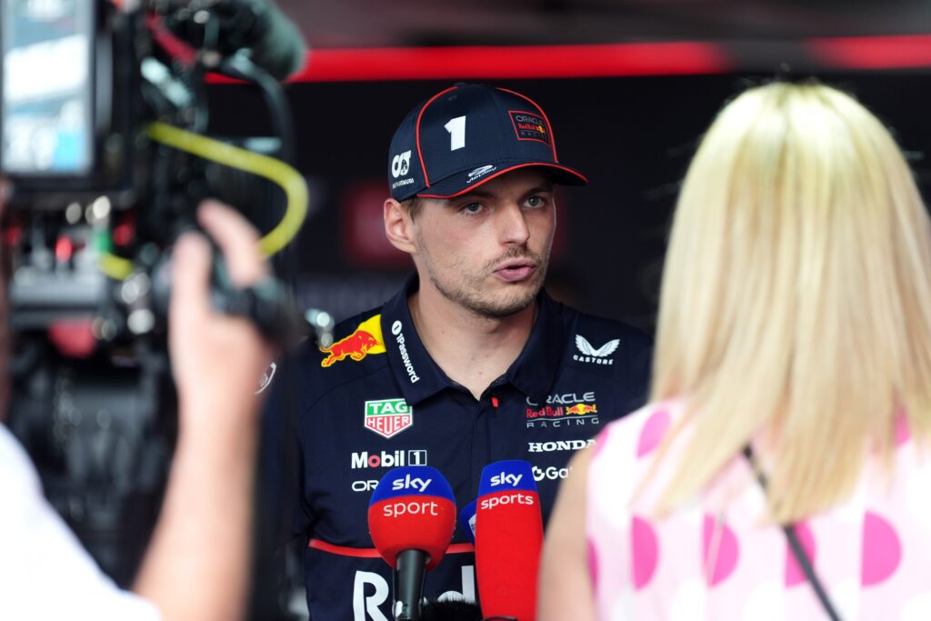 A Forma-1-es Magyar Nagydíj leintése után Max Verstappen a versenyirányítást kritizálta. Nem izgatja, megbüntetik-e Lewis Hamilton letereléséért a pályáról.