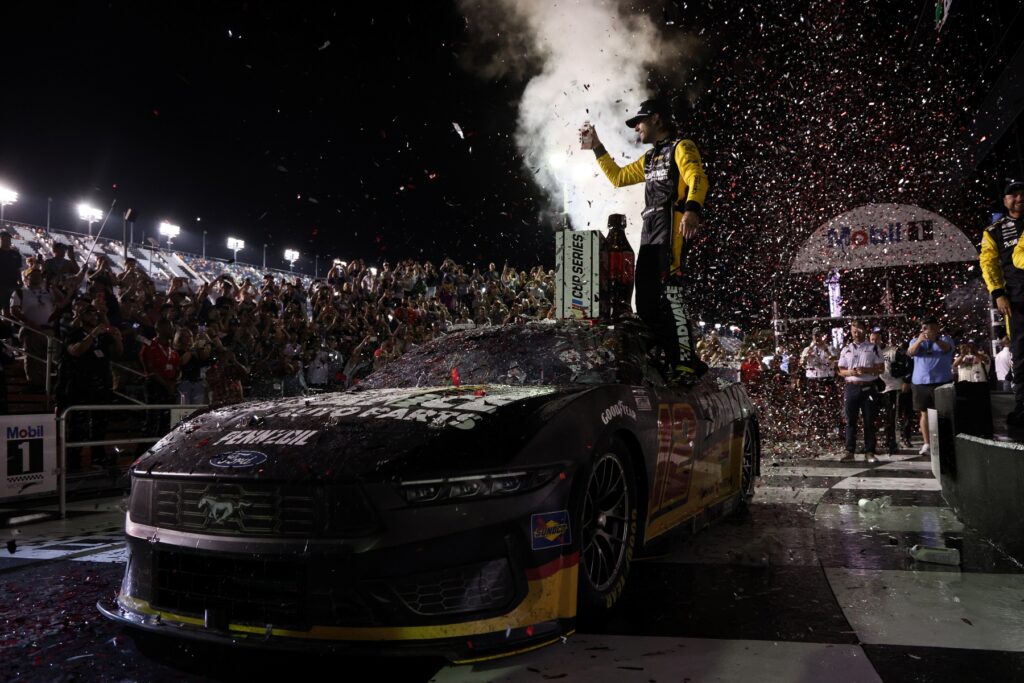 Nem avattak már újabb győztest a NASCAR idei rájátszása előtt, ami többeknek is nagy megkönnyebbülést hozott. Nem kevés sörrel lógnak a daytonai győztesnek.