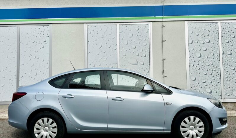 OPEL ASTRA J Sedan 1.6 Enjoy EURO6 MAGYAR-VEZ.SZ.KÖNYV-79eKM-KLIMA-TOLATÓRADAR-SÉR.MENTES ! teljes