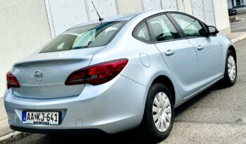 OPEL ASTRA J Sedan 1.6 Enjoy EURO6 MAGYAR-VEZ.SZ.KÖNYV-79eKM-KLIMA-TOLATÓRADAR-SÉR.MENTES ! teljes