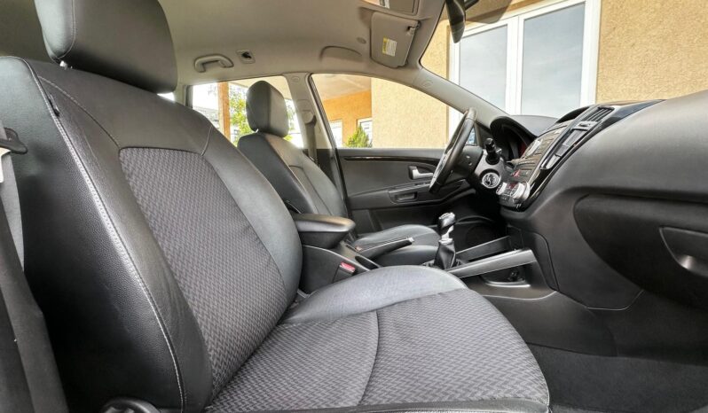 KIA CEE’D SW 1.6 EX Limited VEZ.SZERVIZKÖNYV-DIGIT.KLÍMA-ÜLÉSFŰTÉS-TEMPOMAT-VÉGIG SZERVIZELT! teljes