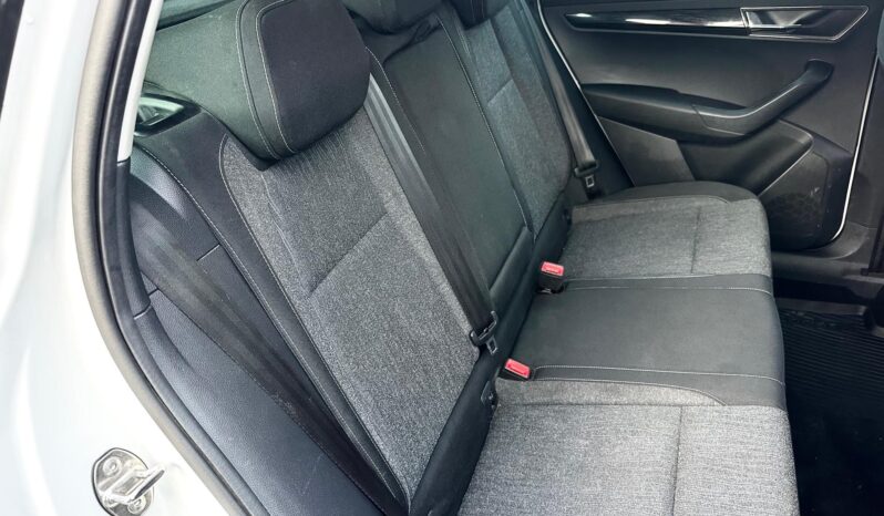 SKODA KAROQ 2.0 TDI SCR Style MAGYAR-VEZ.SZ.KÖNYV-93eKM-PARKRADAR-ÜLÉSFŰTÉS-MEGKÍMÉLT !! teljes