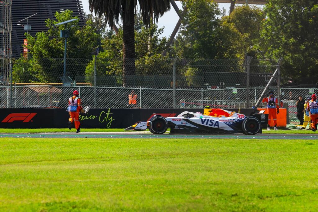 Az FIA megmagyarázta, az elején mit kerestek pályamunkások az éles versenypályán, majd miért rendeltek el virtuális biztonsági autót a Mexikóvárosi Nagydíj hajrájában.