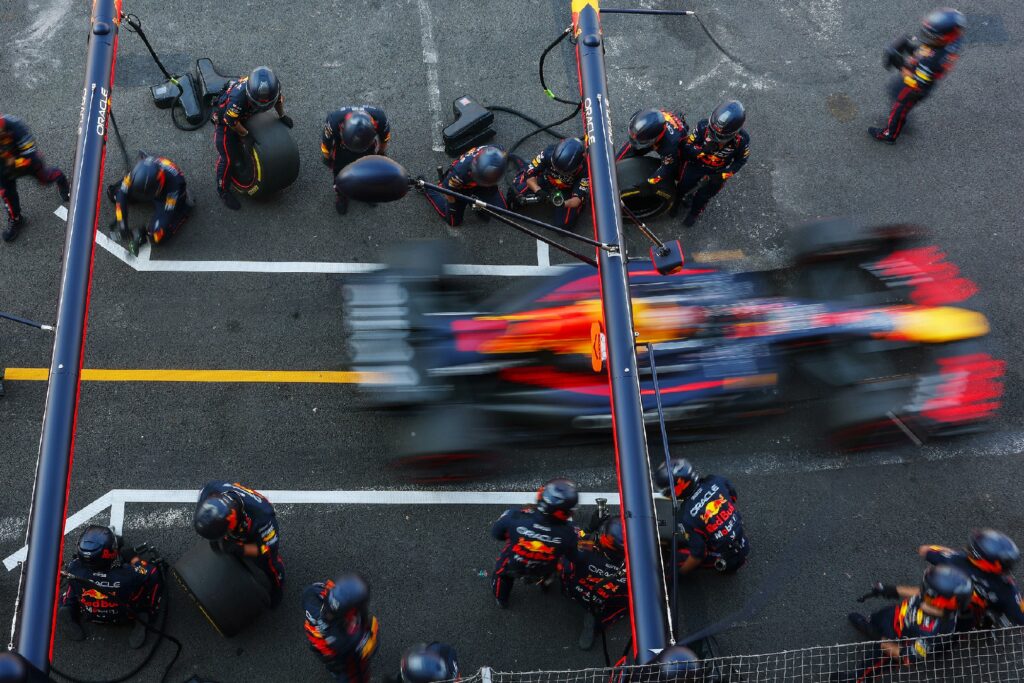 A Red Bull vezérei minden erejükkel Max Verstappen bajnoki harcára fókuszálnak, ezért csak később várható döntés a jövő évi versenyzők személyéről.