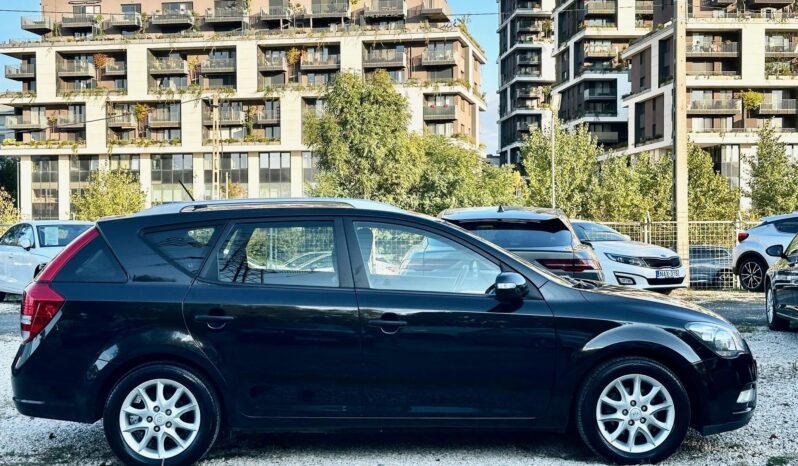 KIA CEE’D SW 1.6 EX Limited VEZ.SZ.KÖNYV-DIGIT.KLÍMA-ÜLÉSFŰTÉS-TEMPOMAT-VÉGIG SZERVIZELT! teljes