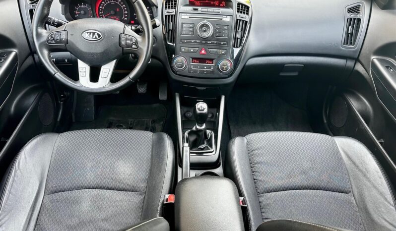 KIA CEE’D SW 1.6 EX Limited VEZ.SZ.KÖNYV-DIGIT.KLÍMA-ÜLÉSFŰTÉS-TEMPOMAT-VÉGIG SZERVIZELT! teljes