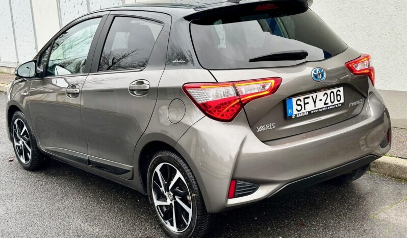 TOYOTA YARIS 1.5 VVT-i Hybrid Selection Smart Bronze e-CVT MAGYAR-VEZ.SZ.KÖNYV-34eKM-TOL.KAMERA-ÜLÉSFŰTÉS-ÚJSZERŰ ÁLLAPOT ! teljes