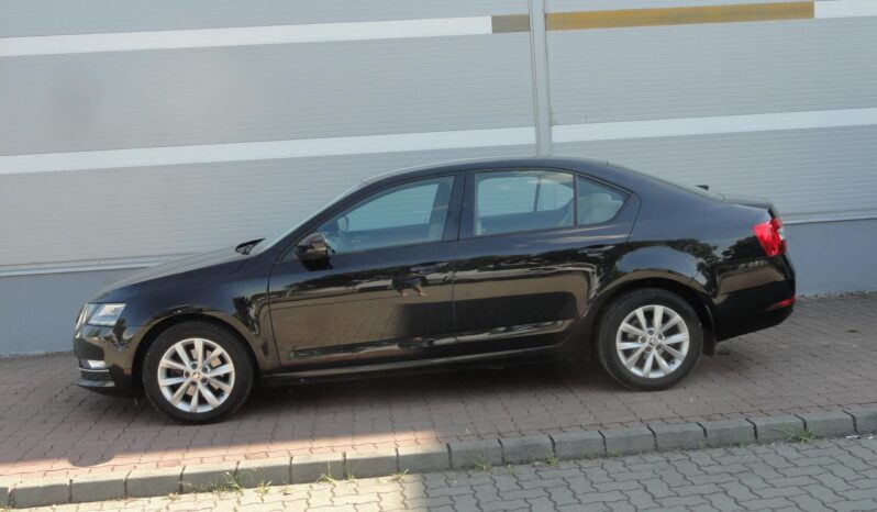 SKODA OCTAVIA 2.0 CR TDI SCR Style BEIGE BELSŐ-TEMPOMAT-LED-Mo-i-NAGYSZERVÍZ ELVÉGEZVE-1 ÉV GARANCIÁVAL!! teljes