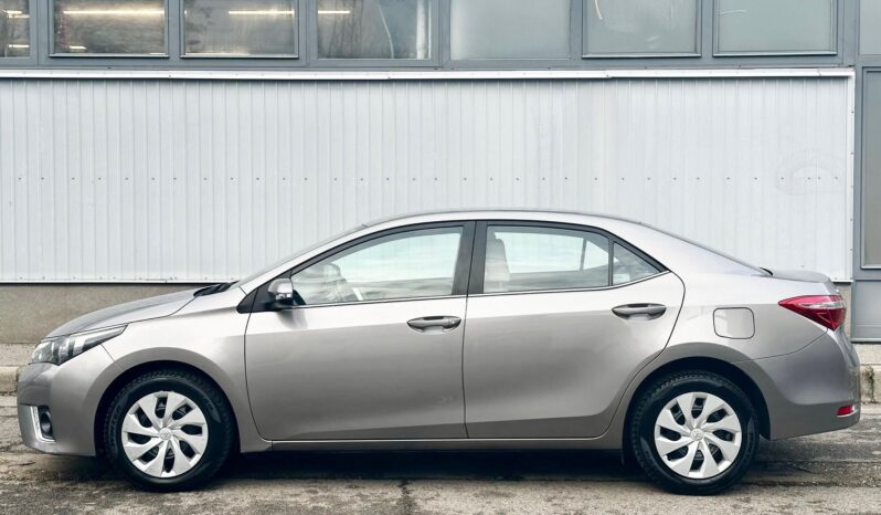 TOYOTA COROLLA Sedan 1.6 Lounge MAGYAR-VÉGIG MÁRKASZERVIZ-100eKM-2 TULAJDONOS-GARANCIA! teljes