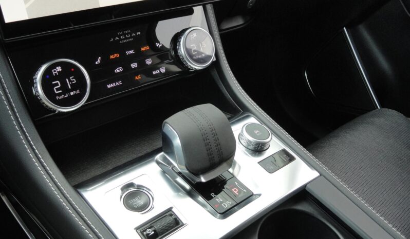 JAGUAR F-PACE D200 R-Dynamic SE (Automata) BŐR-NAVI-KAMERA-MERIDIAN-F1-LED-Mo-i-80eKm-1 ÉV GARANCIA!! teljes