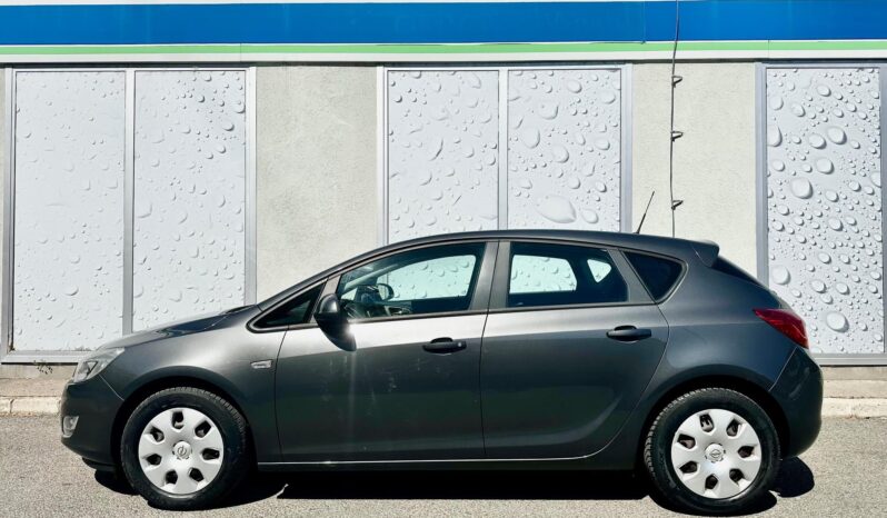 OPEL ASTRA J 1.6 Enjoy VEZ.SZERVIZKÖNYV-140eKM-KLIMA-TEMPOMAT-SÉRÜLÉSMENTES !! teljes