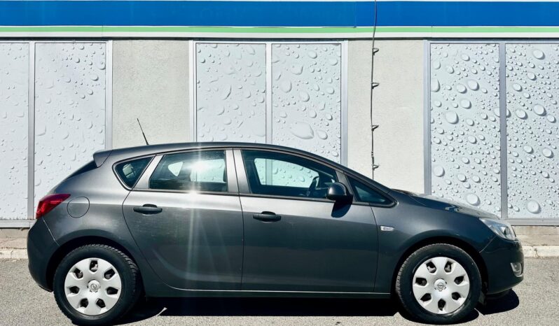 OPEL ASTRA J 1.6 Enjoy VEZ.SZERVIZKÖNYV-140eKM-KLIMA-TEMPOMAT-SÉRÜLÉSMENTES !! teljes