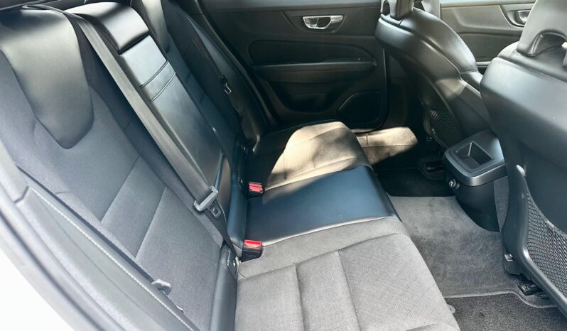 VOLVO V60 2.0 D [D3] Momentum Geartronic MAGYAR-VEZ.SZ.KÖNYV-SÁVTARTÓ-TÁBLAFELISMERŐ! teljes