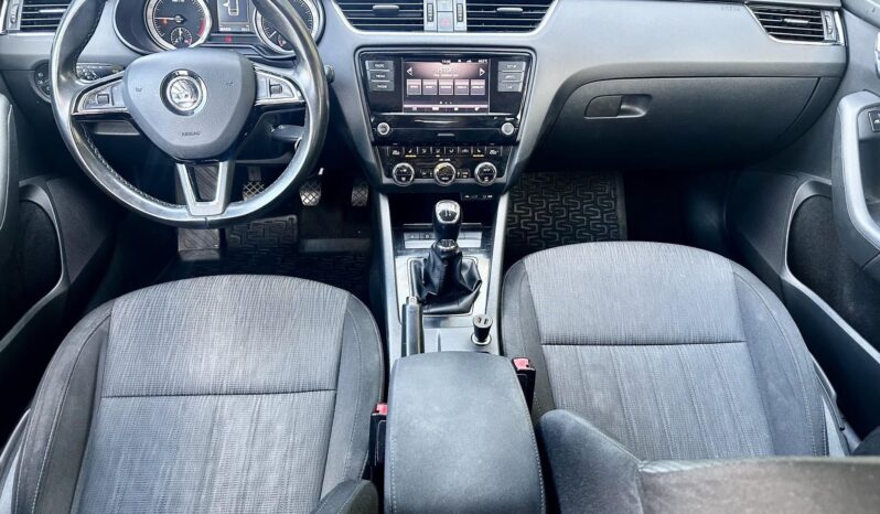 SKODA OCTAVIA Combi 1.6 CR TDI Style MAGYAR.VEZ.SZ.KÖNYV-DIGITKLIMA-TEMPOMAT-TOL.RADAR-ÜLÉSFŰTÉS !! teljes