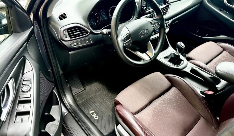 HYUNDAI I30 Fastback 1.4 T-GDi Premium MAGYAR-84eKM-KAMERA-CARPLAY-FÉLBŐR-ÜLÉSFŰTÉS-1TULAJ-GARANCIA! teljes