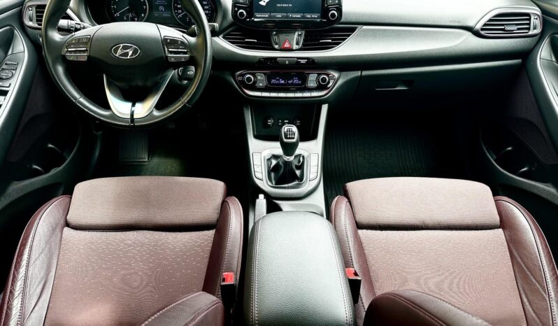 HYUNDAI I30 Fastback 1.4 T-GDi Premium MAGYAR-84eKM-KAMERA-CARPLAY-FÉLBŐR-ÜLÉSFŰTÉS-1TULAJ-GARANCIA! teljes