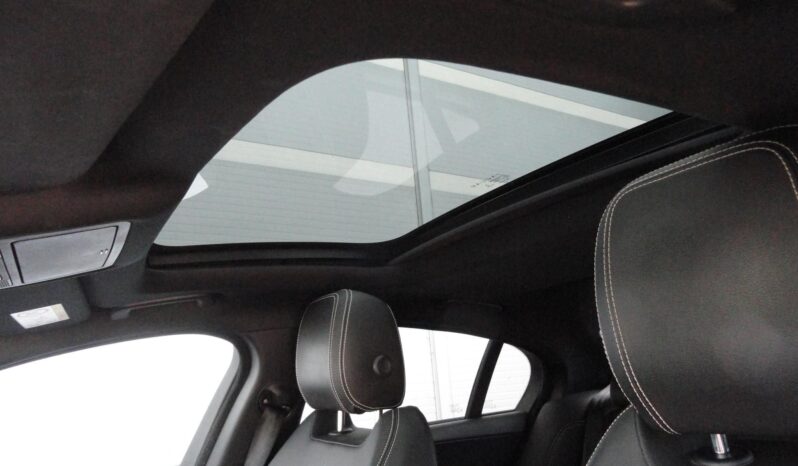 JAGUAR XE 2.0 l4D R-Sport (Automata) NAVI-KAMERA-F1-EL.TETŐ-VEZETÉSTÁMOGATÓ-Mo-i-1 ÉV GARANCIÁVAL!! teljes