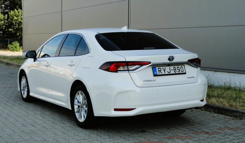 TOYOTA COROLLA Sedan 1.8 Hybrid Comfort Tech e-CVT KAMERA-ÜLÉSFŰTÉS-VEZETÉSTÁMOGATÓ-Mo-i-100eKm-1 ÉV GARANCIÁVAL!! teljes