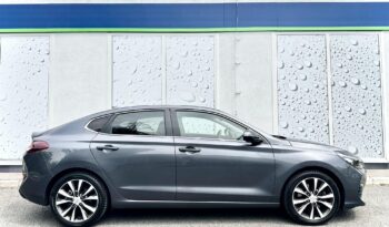 HYUNDAI I30 Fastback 1.4 T-GDi Premium MAGYAR-84eKM-KAMERA-CARPLAY-FÉLBŐR-ÜLÉSFŰTÉS-1TULAJ-GARANCIA! teljes