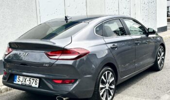 HYUNDAI I30 Fastback 1.4 T-GDi Premium MAGYAR-84eKM-KAMERA-CARPLAY-FÉLBŐR-ÜLÉSFŰTÉS-1TULAJ-GARANCIA! teljes