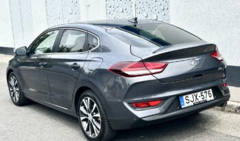 HYUNDAI I30 Fastback 1.4 T-GDi Premium MAGYAR-84eKM-KAMERA-CARPLAY-FÉLBŐR-ÜLÉSFŰTÉS-1TULAJ-GARANCIA! teljes