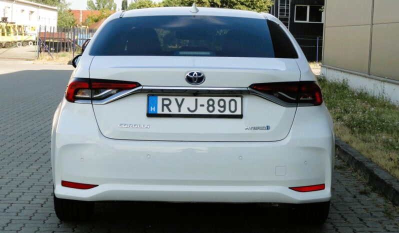 TOYOTA COROLLA Sedan 1.8 Hybrid Comfort Tech e-CVT KAMERA-ÜLÉSFŰTÉS-VEZETÉSTÁMOGATÓ-Mo-i-100eKm-1 ÉV GARANCIÁVAL!! teljes
