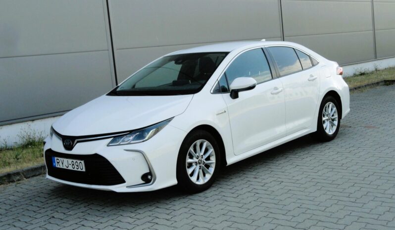 TOYOTA COROLLA Sedan 1.8 Hybrid Comfort Tech e-CVT KAMERA-ÜLÉSFŰTÉS-VEZETÉSTÁMOGATÓ-Mo-i-100eKm-1 ÉV GARANCIÁVAL!! teljes