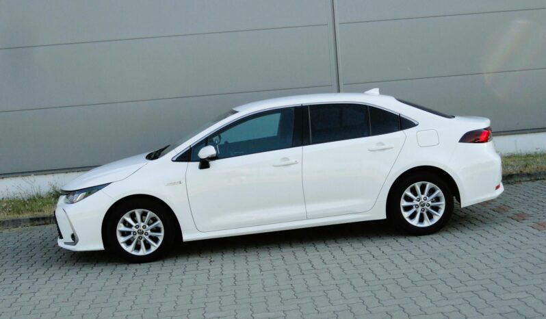 TOYOTA COROLLA Sedan 1.8 Hybrid Comfort Tech e-CVT KAMERA-ÜLÉSFŰTÉS-VEZETÉSTÁMOGATÓ-Mo-i-100eKm-1 ÉV GARANCIÁVAL!! teljes