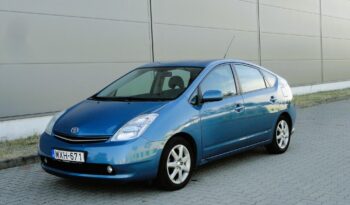 TOYOTA PRIUS 1.5 HSD (Automata) VEZETETT SZERVÍZKÖNYV!! teljes