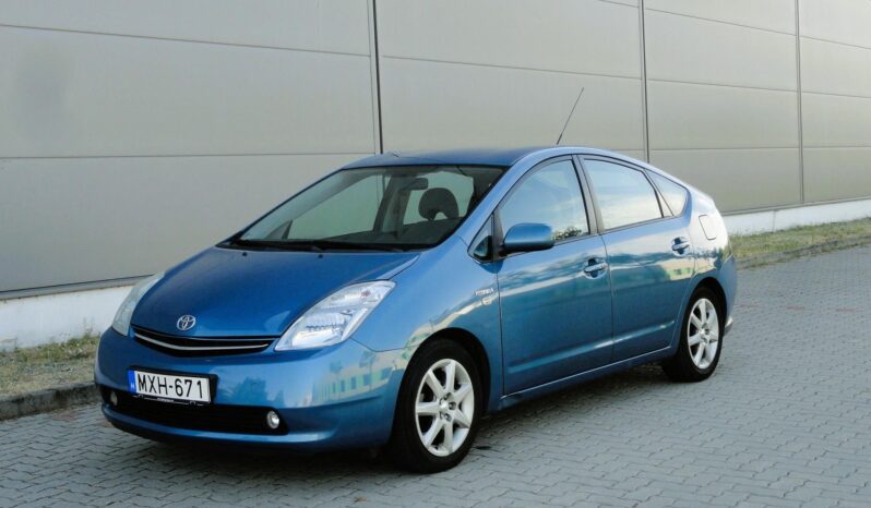 TOYOTA PRIUS 1.5 HSD (Automata) VEZETETT SZERVÍZKÖNYV!! teljes