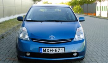 TOYOTA PRIUS 1.5 HSD (Automata) VEZETETT SZERVÍZKÖNYV!! teljes