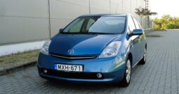 TOYOTA PRIUS 1.5 HSD (Automata) VEZETETT SZERVÍZKÖNYV!!