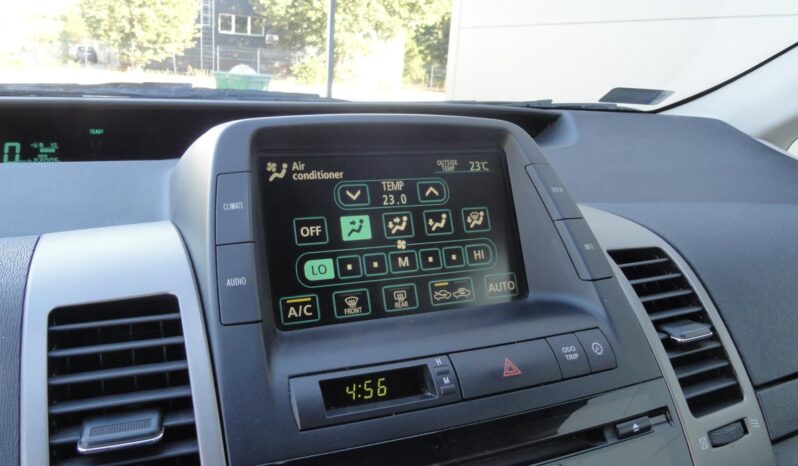 TOYOTA PRIUS 1.5 HSD (Automata) VEZETETT SZERVÍZKÖNYV!! teljes