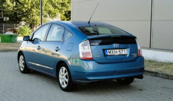 TOYOTA PRIUS 1.5 HSD (Automata) VEZETETT SZERVÍZKÖNYV!! teljes