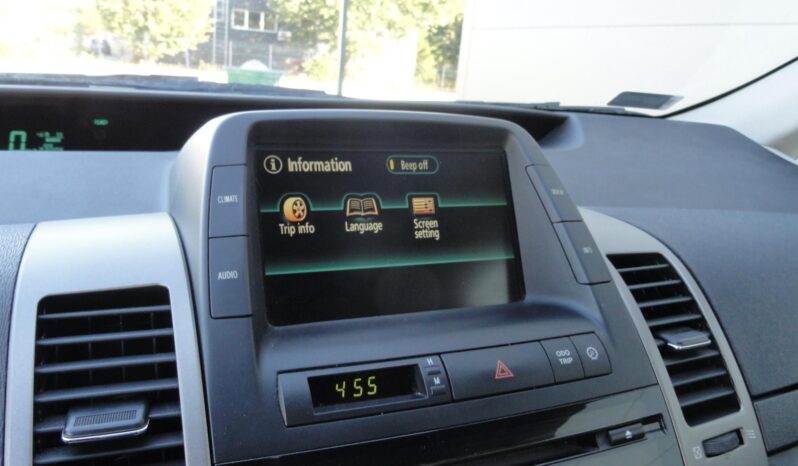 TOYOTA PRIUS 1.5 HSD (Automata) VEZETETT SZERVÍZKÖNYV!! teljes