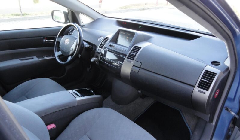 TOYOTA PRIUS 1.5 HSD (Automata) VEZETETT SZERVÍZKÖNYV!! teljes