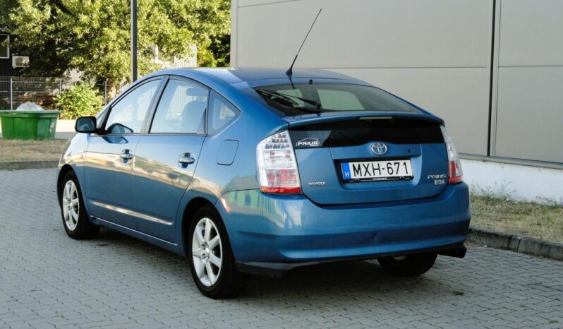 TOYOTA PRIUS 1.5 HSD (Automata) VEZETETT SZERVÍZKÖNYV!! teljes